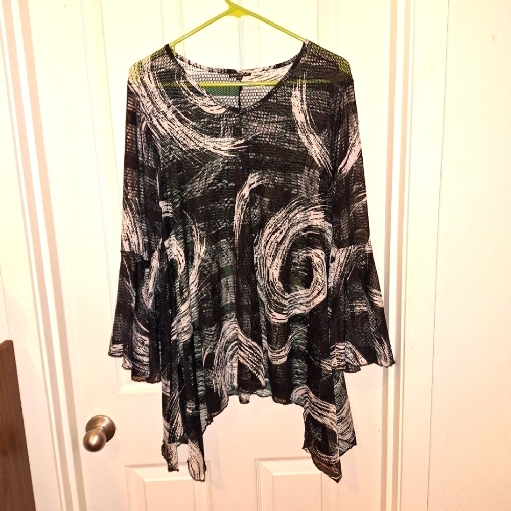 Dor Dor Couture Black and White Swirl Mesh Top 1X